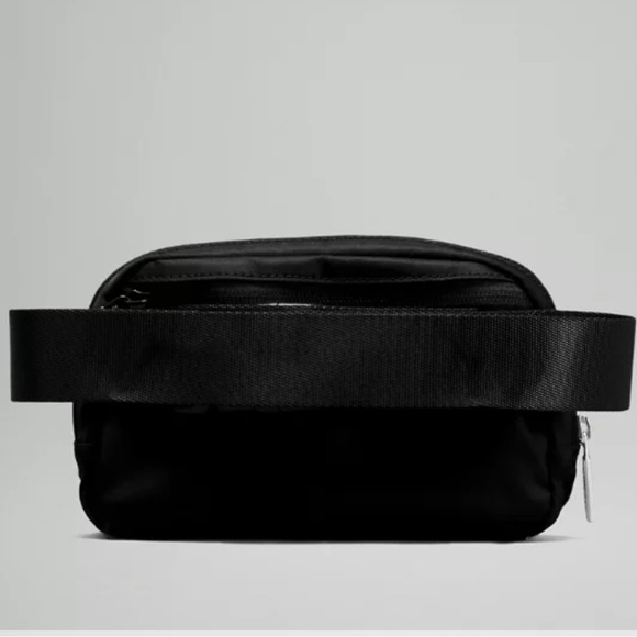 New in Package! Lululemon Everywhere Belt Bag Black EBB Fanny Pack NWT - Picture 3 of 8